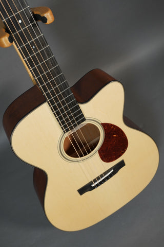 Collings OM1 E Cutaway