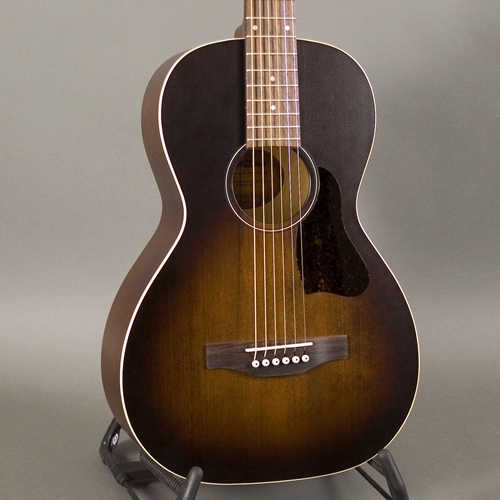 Art & Lutherie Roadhouse Bourbon Burst