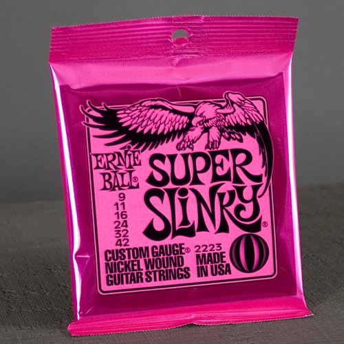 Antagonista Reanimar Chirrido Dusty Strings - Ernie Ball Super Slinky 9-42 set
